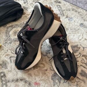 viral and sold out new balance 327s size 7.5